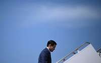 访华前夕特朗普当众失态，还说：美国人经济状况啥的，我毫不在乎