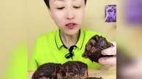 盘点全网最能吃巧克力的吃播，美女太厉害了一人吃这么多