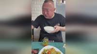 强哥连吃三道招牌菜，网友直呼太馋人