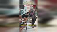 105岁母亲教育85岁儿子“礼节”，眼前这幕却让网友羡慕了：幸福！