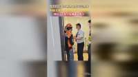 外卖员送餐时被物业要求走楼梯沟通无果之后情绪崩溃当场哭吼网友：不给上电梯就放楼下