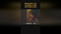猥琐男在地板上打洞，天天偷窥楼下女邻居，把她幻想成自己老婆