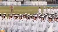 海军女兵英姿飒爽，场面壮观，巾帼不让须眉