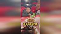 看看现在这孩子，都被手机整成啥样了！