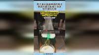 男子演示袋装啤酒的喝法，倒酒方便又能减少泡沫，怪不得叫扎啤！