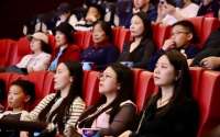 影院变身“航天课堂”：一场《登月》，让孩子看见真实的“月背接力”