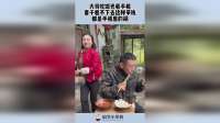 大哥吃饭光看手机，妻子看不下去这样整治 ，都是手机惹的祸！
