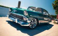 8万美元改装的1956年雪佛兰Bel Air双门硬顶车