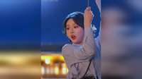 “老夫人不要命了 亲手给少爷夹了虾”