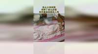 这么小的空间，却养了那么多猫，这种屋里还能住人吗！