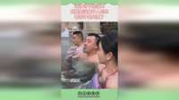 这水可不能乱喝，尤其是没脑子人的水，看样子是喝惯了