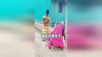 调皮的孩子，打了就藏起来
