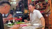 今天老板请客，猪头肉猪大肠，三个中年男人喝两瓶白酒一打啤酒
