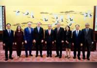 王毅会见美国国会参议员代表团