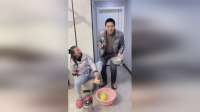 看你下次还敢不敢玩手机！