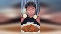 肘子皮烫饭加蟹黄和鲍鱼卤肉和鳗鱼加甜甜圈