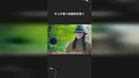 手上长着八块腹肌的男人