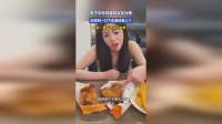 男子买炸鸡遭到女友吐槽，没想到一口下去直接爱上了，网友：最后怎么还护食了