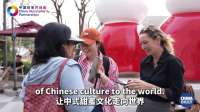 冰饮为韵，潮玩为伴：老外打卡蜜雪冰城解锁甜蜜体验