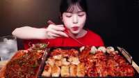 盘点韩国吃播吃肠的场面，一个比一个吃的香