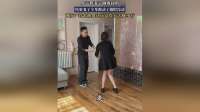 男子教妻子跳舞扭胯，结果妻子全身都动了就胯没动！