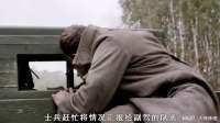 战火纷飞中的苏联军官，胸口佩戴红星勋章，英姿飒爽