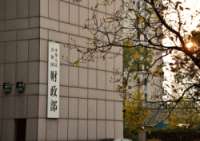 前10月全国税收同比增长1.7%，土地出让金下降7.4%