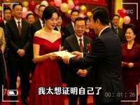 年会当众递辞呈，董事长见工资单惊呆：月薪仅6元？全场哗然