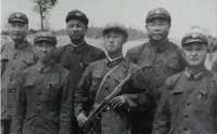 1971年，18岁战士训练时突然被首长叫去告知：你父亲是志愿军军长