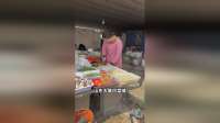 山东大集炒菜摊，两个荤菜一碗羊汤元，真实惠