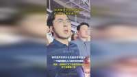 俩学美声的男生去凤凰传奇演唱会，一开嗓周围的人只能听到你俩唱