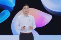 百度李彦宏，给AI做了把新“尺子”