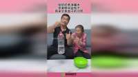 给奶奶表演魔术，苹果瞬间装瓶子，原来全靠盘子的功劳！