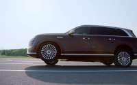 鸿蒙智行新M9曝光：单轮悬空仍能稳行