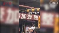 武汉双层公交车撞上限高架，已致1人死亡