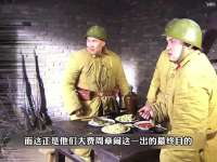 八路小伙故意晃动笼子