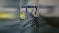 男子在家自制手工，风扇吹过去那一刻让人眼前一亮