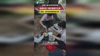全家人用卡式炉做炒饭，结果宝宝一捧沙直接不让做。网友孩子其实是在救大家