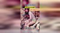 为了和野外的狮子合影，女子浑身发抖地坐下