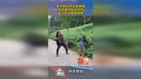 男子做出的出格事情，幸好男子反应及时，差一点给哥哥背锅！